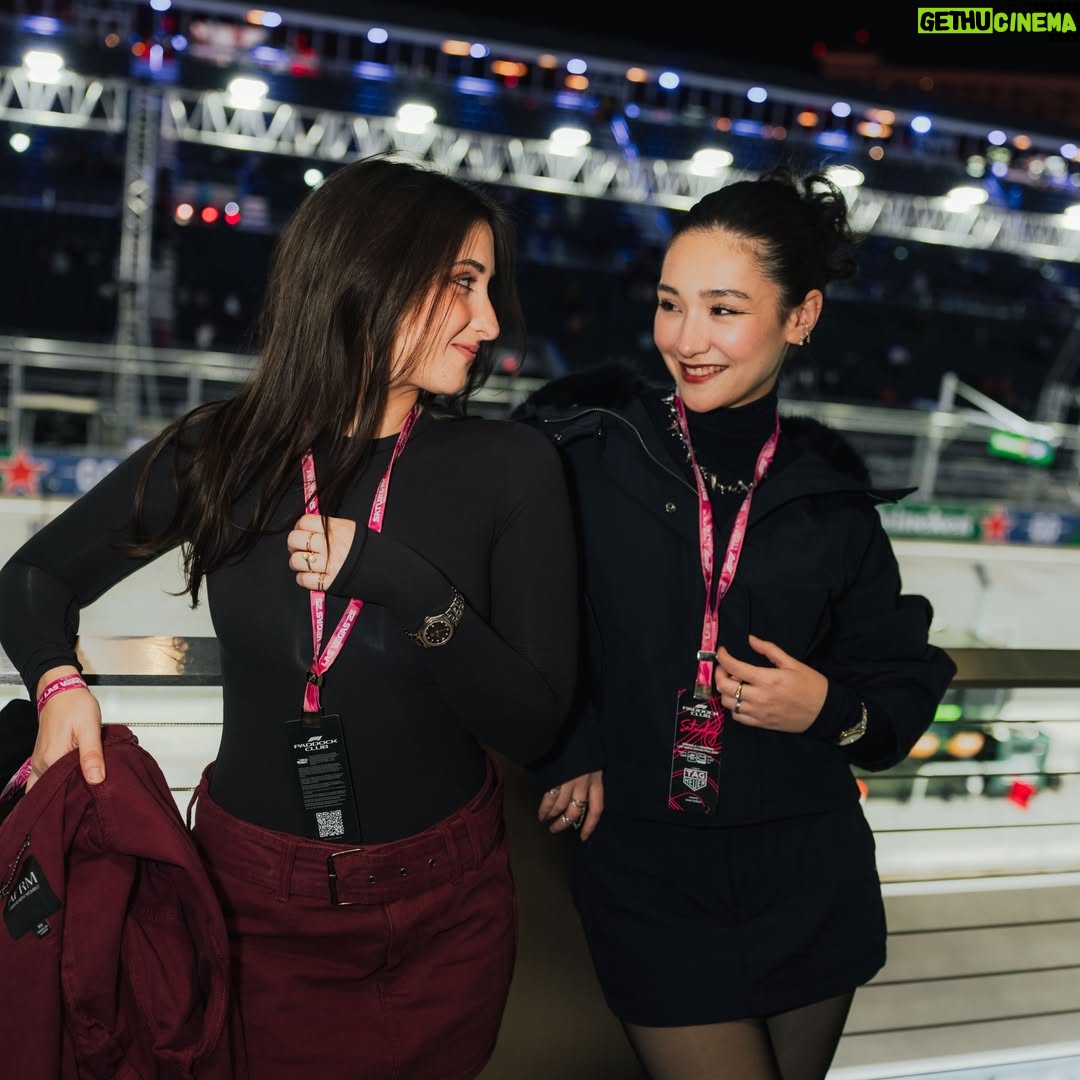 Minnie Mills - 202.6K Likes - My first F1, and one I won’t soon forget!! Thank you so much @tagheuer for showing us a great time :) 

📸: @colexcurtis