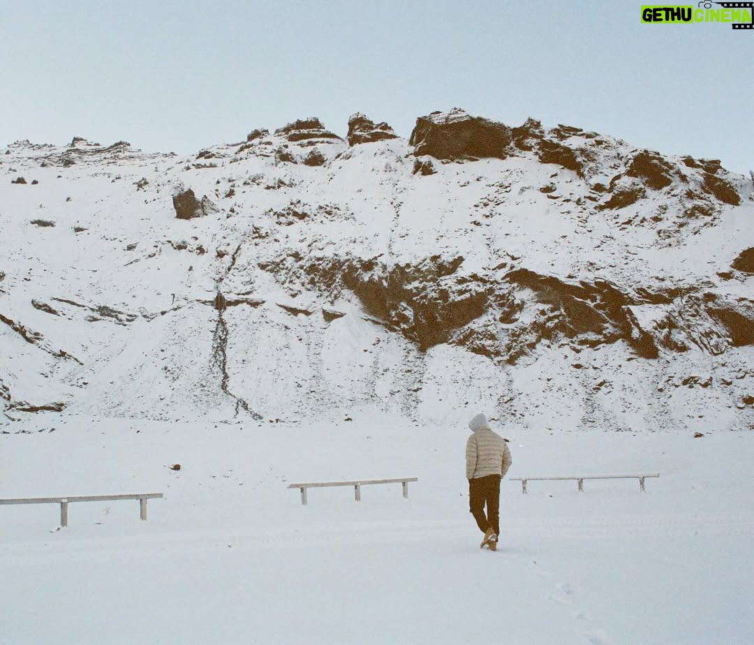 Minnie Mills - 139K Likes - Galavanting around Iceland was the experience of a lifetime! @uniqlousa showed me a great time and kept us nice and warm in the cold with their HEATTECH Cashmere :)
#UNIQLOPartner