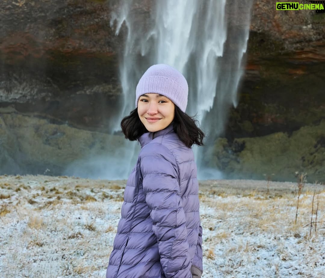 Minnie Mills - 139K Likes - Galavanting around Iceland was the experience of a lifetime! @uniqlousa showed me a great time and kept us nice and warm in the cold with their HEATTECH Cashmere :)
#UNIQLOPartner
