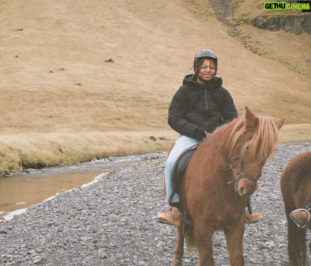 Minnie Mills - 139K Likes - Galavanting around Iceland was the experience of a lifetime! @uniqlousa showed me a great time and kept us nice and warm in the cold with their HEATTECH Cashmere :)
#UNIQLOPartner