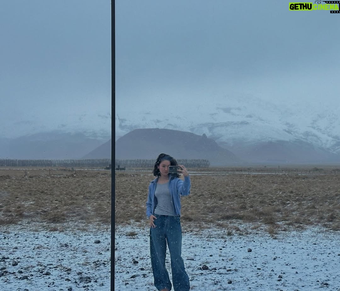 Minnie Mills - 139K Likes - Galavanting around Iceland was the experience of a lifetime! @uniqlousa showed me a great time and kept us nice and warm in the cold with their HEATTECH Cashmere :)
#UNIQLOPartner
