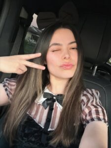 Actress Miranda Cosgrove HD Photos and Wallpapers November 2025