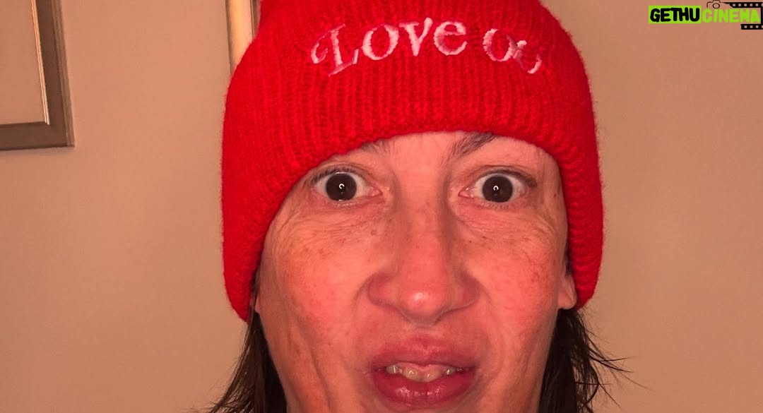 Miranda Hart - 21.8K Likes - #hartsvalentinesday See you at 6.30pm (18.30 GMT) if you need some connection. An over commercialised day need not make anyone feel alone. Love oo. ❤️😘