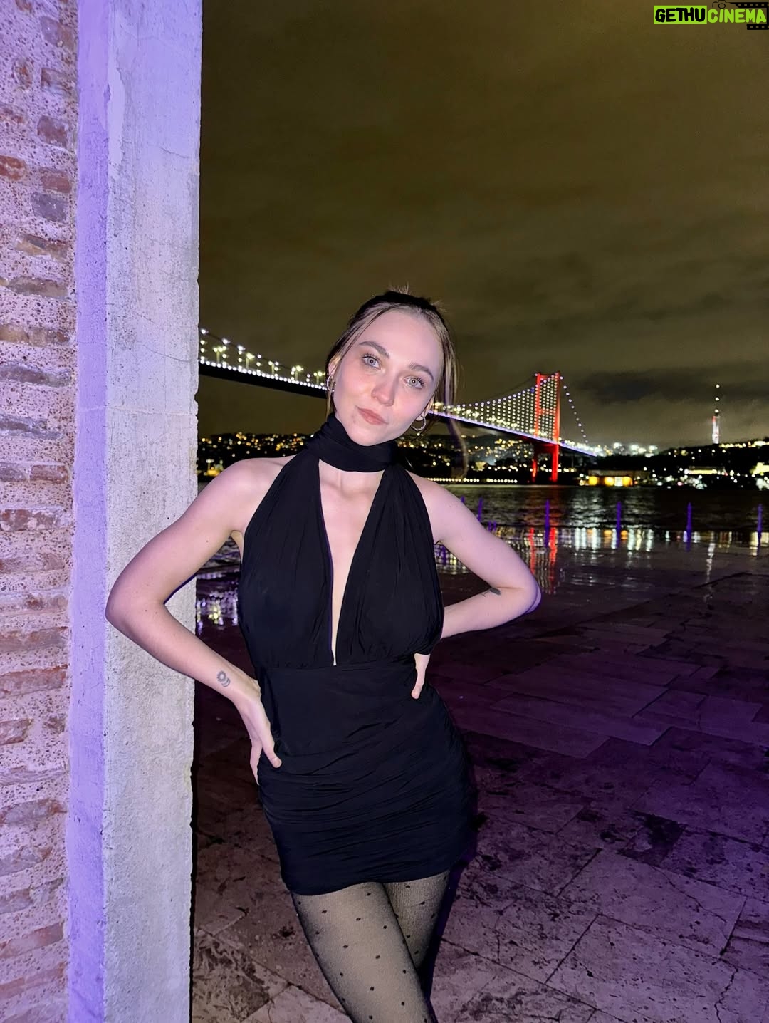 Miray Akay - 10K Likes - Dün geceden 🖤