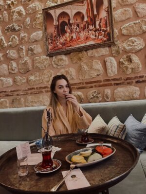 Miray Akay Instagram - EN iyi pazar aktivitesi 🧖‍♀️

#reklam değildir