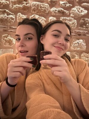 Miray Akay Instagram - EN iyi pazar aktivitesi 🧖‍♀️

#reklam değildir