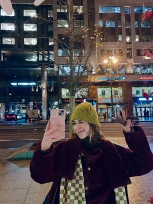 Miray Akay Instagram - 10th day in Russia

- Сколько стоит ваш look ? 

 У меня нету лука, у меня вот помидоры и огурьцы 🫠