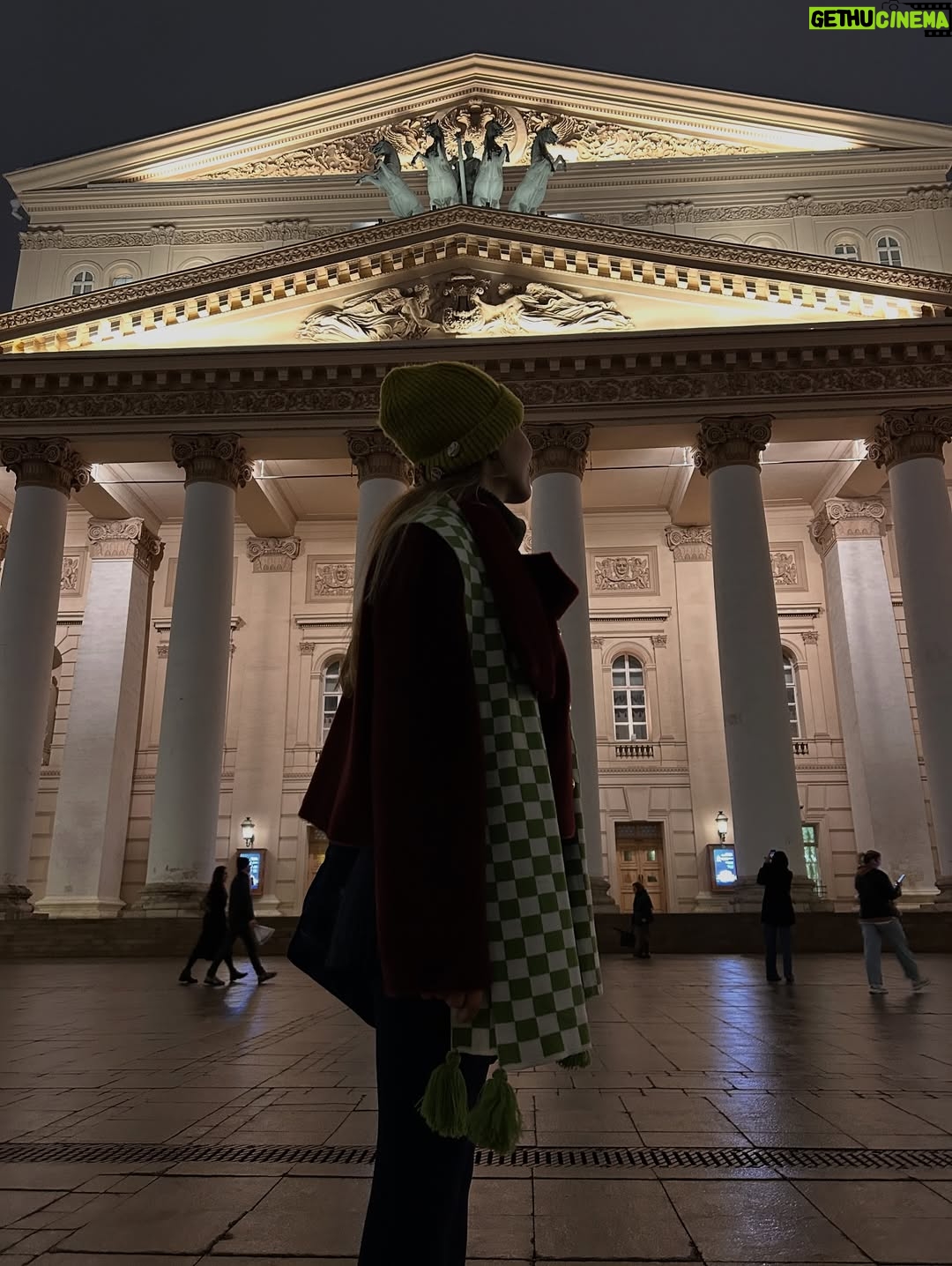 Miray Akay - 7K Likes - 10th day in Russia

- Сколько стоит ваш look ? 

 У меня нету лука, у меня вот помидоры и огурьцы 🫠