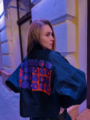 Miray Akay Instagram - 10th day in Russia

- Сколько стоит ваш look ? 

 У меня нету лука, у меня вот помидоры и огурьцы 🫠