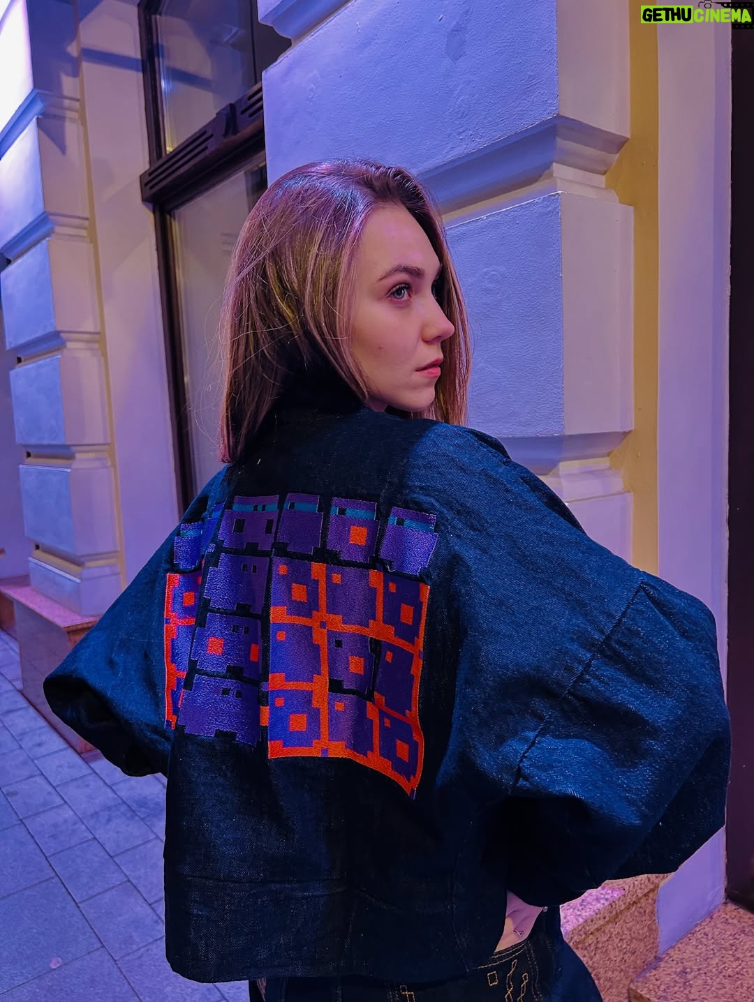 Miray Akay - 7K Likes - 10th day in Russia

- Сколько стоит ваш look ? 

 У меня нету лука, у меня вот помидоры и огурьцы 🫠