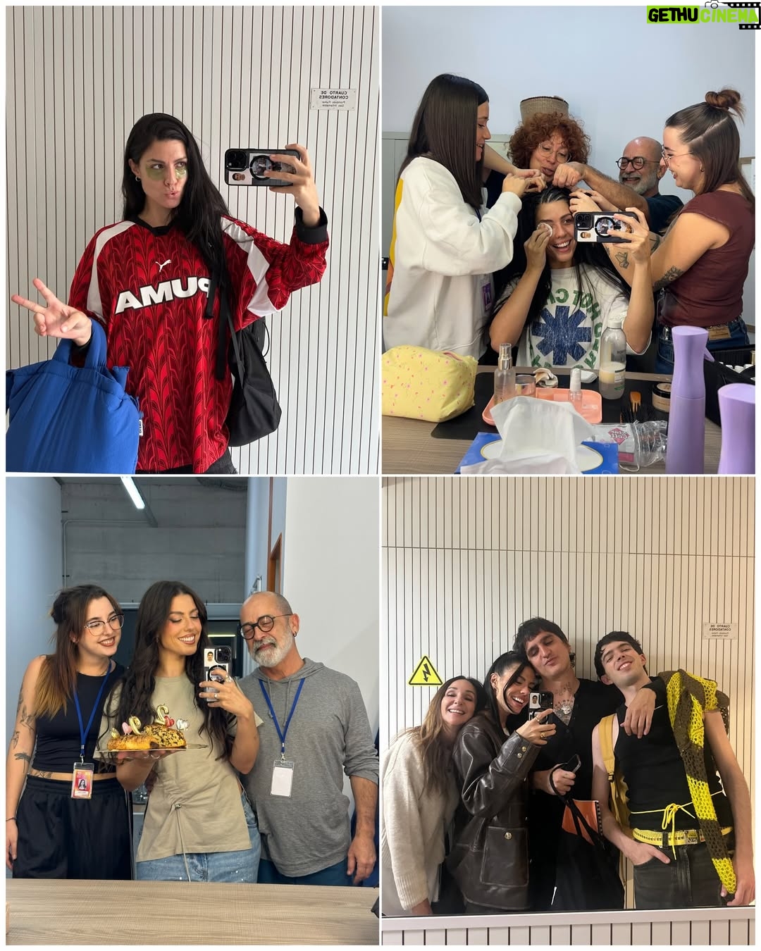 Miriam Rodríguez - 45.3K Likes - Cuando llegué a Barcelona para empezar Conexión OT, sabía que me enfrentaba a uno de los mayores retos de mi vida, personal y profesionalmente. Volver a esta casa después de 8 años… volver siendo otra, pero con la misma niña que llegó a cumplir su sueño dentro. Y, sin darme cuenta, reconciliarme con aquella Miriam concursante que un día fui. 65 programas en directo. Muchas dudas y mucha responsabilidad. Después de un año muy duro que estaba deseando dejar atrás con mirada poco conciliadora, este inicio de 2026 me recordó que, incluso cuando no somos capaces de ver más allá, la vida siempre sorprende y te enseña que aún quedan capítulos bonitos por escribir. Esta experiencia ha sido abrazo, ha sido espejo, ha sido recordar por qué empecé, por qué sigo y por qué, incluso cuando todo se vuelve oscuro, nunca hay que dejar de creer.
Un formato sin precedentes dentro de un programa que ha marcado a tantas generaciones y el reto de convertir un pequeño y acogedor plató en la academia en un lugar seguro. Un espacio para ser, compartir, equivocarse, reír, llorar y desahogarse. Y eso es, al final, lo más grande que puede tener la televisión: verdad y corazón. De esto, hemos aprendido todos. ❤️‍🩹 Gracias a este equipo inmenso que me ha acompañado durante estos tres meses, por cuidarme y sostenerme cuando el agotamiento, de vez en cuando, a todos nos pesaba.
A todo mi equipo y equipo ConexiónOT @paunadeu , @mariaplateromakeup @gestmusic al completo❤️‍🩹(academia y galas) @tinet_rubira @veronikapareja y @primevideoes e @ing_espana por confiar en mí, a @noegalera y a todxs lxs profes, al jurado maravilloso, a @chenoa 🤍 y al pedazo de público que nos ha arropado semana tras semana. Leeros cada día ha sido un regalo ⭐️
Y gracias, especialmente, a las 18 personas que han formado parte de esta edición 🫂 Por vuestro respeto, vuestro talento y por permitirme ser reflejo de lo que un día fui… y de lo que siempre se puede volver a ser. Sin saberlo, también habéis sido mi terapia ❤️‍🩹 Dejo atrás esta experiencia con el corazón lleno, con gratitud infinita y con la certeza de que hay lugares que nunca se olvidan… porque nunca se van del todo. Os quiero ❤️‍🩹
MR 💌