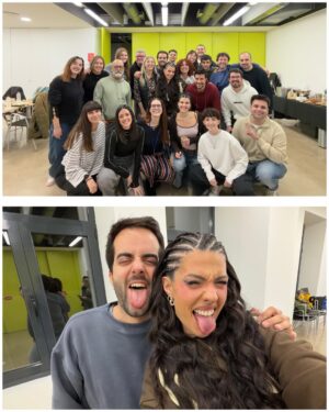 Miriam Rodríguez Instagram - Cuando llegué a Barcelona para empezar Conexión OT, sabía que me enfrentaba a uno de los mayores retos de mi vida, personal y profesionalmente. Volver a esta casa después de 8 años… volver siendo otra, pero con la misma niña que llegó a cumplir su sueño dentro. Y, sin darme cuenta, reconciliarme con aquella Miriam concursante que un día fui. 65 programas en directo. Muchas dudas y mucha responsabilidad. Después de un año muy duro que estaba deseando dejar atrás con mirada poco conciliadora, este inicio de 2026 me recordó que, incluso cuando no somos capaces de ver más allá, la vida siempre sorprende y te enseña que aún quedan capítulos bonitos por escribir. Esta experiencia ha sido abrazo, ha sido espejo, ha sido recordar por qué empecé, por qué sigo y por qué, incluso cuando todo se vuelve oscuro, nunca hay que dejar de creer.
Un formato sin precedentes dentro de un programa que ha marcado a tantas generaciones y el reto de convertir un pequeño y acogedor plató en la academia en un lugar seguro. Un espacio para ser, compartir, equivocarse, reír, llorar y desahogarse. Y eso es, al final, lo más grande que puede tener la televisión: verdad y corazón. De esto, hemos aprendido todos. ❤️‍🩹 Gracias a este equipo inmenso que me ha acompañado durante estos tres meses, por cuidarme y sostenerme cuando el agotamiento, de vez en cuando, a todos nos pesaba.
A todo mi equipo y equipo ConexiónOT @paunadeu , @mariaplateromakeup @gestmusic al completo❤️‍🩹(academia y galas) @tinet_rubira @veronikapareja y @primevideoes e @ing_espana por confiar en mí, a @noegalera y a todxs lxs profes, al jurado maravilloso, a @chenoa 🤍 y al pedazo de público que nos ha arropado semana tras semana. Leeros cada día ha sido un regalo ⭐️
Y gracias, especialmente, a las 18 personas que han formado parte de esta edición 🫂 Por vuestro respeto, vuestro talento y por permitirme ser reflejo de lo que un día fui… y de lo que siempre se puede volver a ser. Sin saberlo, también habéis sido mi terapia ❤️‍🩹 Dejo atrás esta experiencia con el corazón lleno, con gratitud infinita y con la certeza de que hay lugares que nunca se olvidan… porque nunca se van del todo. Os quiero ❤️‍🩹
MR 💌