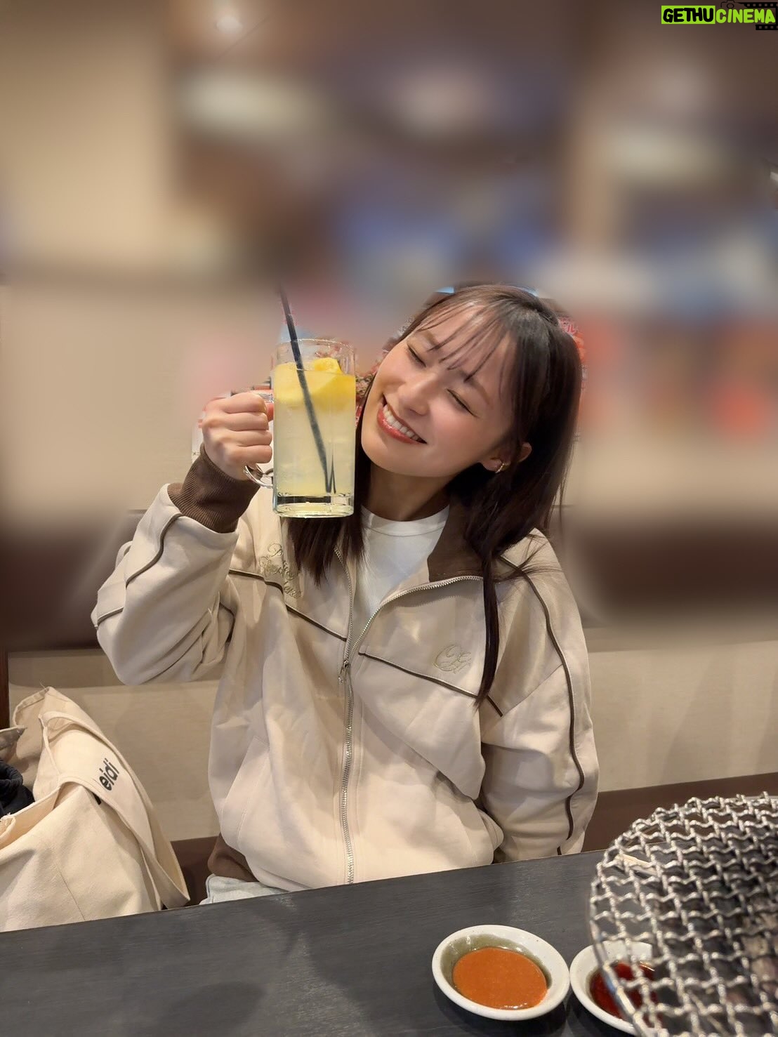 Miu Suzuki - 3.2K Likes - 冬さようならだねぇ⛄️

1枚目のコートみんなに褒められまくったぁ🧥
4枚目の服はファンの子から！ありがとう☺️