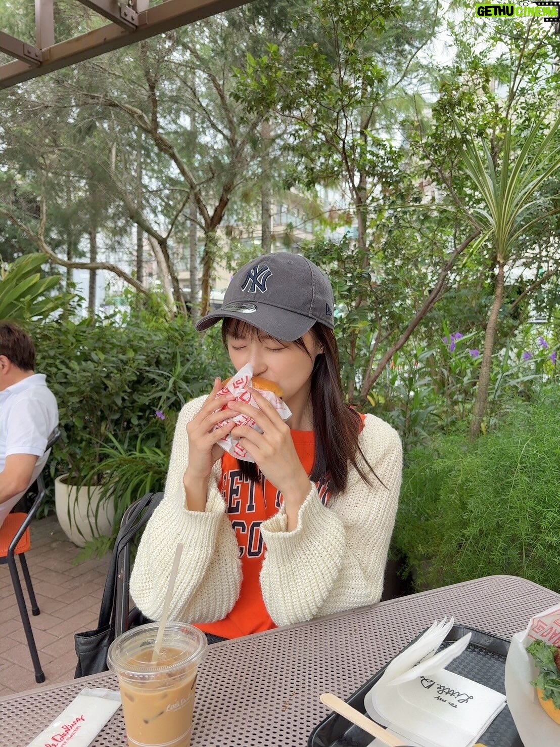 Miu Suzuki - 3 Likes - 2025年ありがとうございました！

悩むことも多かった年でしたが、
同時に周りの方の支えを感じる1年でもありました😌

来年は誰かの力になれるよう、
まずは自分自身が日々健やかにいられたらと思います ✌︎

良いお年をお迎えください🪿