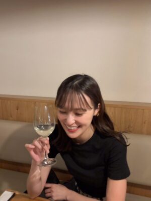Miu Suzuki Instagram - 2025年ありがとうございました！

悩むことも多かった年でしたが、
同時に周りの方の支えを感じる1年でもありました😌

来年は誰かの力になれるよう、
まずは自分自身が日々健やかにいられたらと思います ✌︎

良いお年をお迎えください🪿