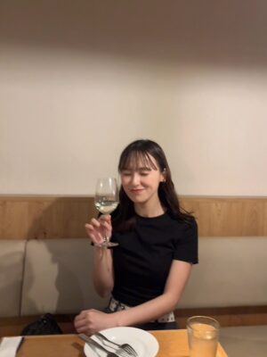 Miu Suzuki Instagram - 2025年ありがとうございました！

悩むことも多かった年でしたが、
同時に周りの方の支えを感じる1年でもありました😌

来年は誰かの力になれるよう、
まずは自分自身が日々健やかにいられたらと思います ✌︎

良いお年をお迎えください🪿