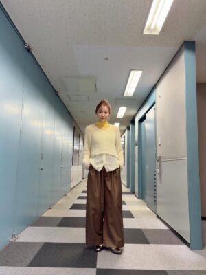 Miu Suzuki Instagram - 久しぶりにおだんごヘア🍡

明日のブランチはbookコーナーにて
又吉さんの最新作「生きとるわ」のインタビューを担当しました！スタジオにもいるよ👯

そして！明日お知らせがあるよー！！！！
19:00〜のインスタライブで発表するので是非☝️