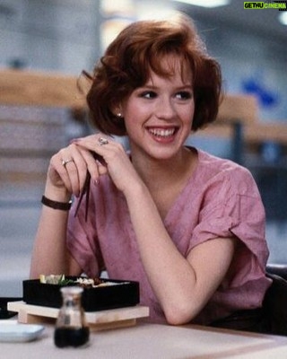 Molly Ringwald - 17.6K Likes - Today, Mrs. 'Pretty in Pink' herself was born. 💞🎂 Happy 58th birthday to the original “hot stuff,” @mollyringwald — forever an ’80s icon and TV mom. photos: Alamy
