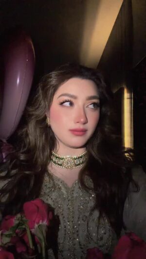 Momina Iqbal Instagram - š¹