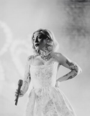 Mon Laferte Instagram - Estoy tan feliz de haber empezado el Femme Fatale Tour 🥹 qué regalo cantar al ladito del mar, en la hermosiisiiiiima ciudad, La Paz, Baja California Sur 🌹 gracias a esos más de 20 mil corazones 😭😭 que nos acompañaron. 
Mañana Veracruz, y que creen? Les voy a cantar Veracruz 🥹
