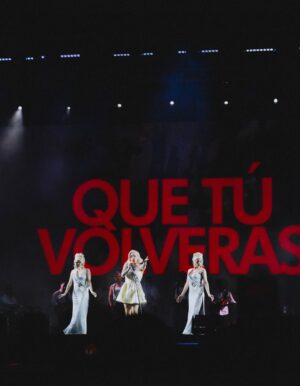 Mon Laferte Instagram - Estoy tan feliz de haber empezado el Femme Fatale Tour 🥹 qué regalo cantar al ladito del mar, en la hermosiisiiiiima ciudad, La Paz, Baja California Sur 🌹 gracias a esos más de 20 mil corazones 😭😭 que nos acompañaron. 
Mañana Veracruz, y que creen? Les voy a cantar Veracruz 🥹
