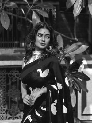 Mondera Chakroborty Instagram - ❤️🖤💫
#bengali #look #kolkata #mondera #ılovemyself