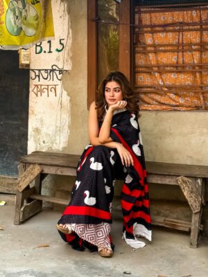 Mondera Chakroborty Instagram - ❤️🖤💫
#bengali #look #kolkata #mondera #ılovemyself