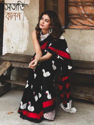 Mondera Chakroborty Instagram - ❤️🖤💫
#bengali #look #kolkata #mondera #ılovemyself