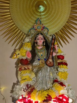 Mondera Chakroborty Instagram - Saraswati puja 🪔🌸🐚✨💫
#pujo #mondera #festive #2026 💫