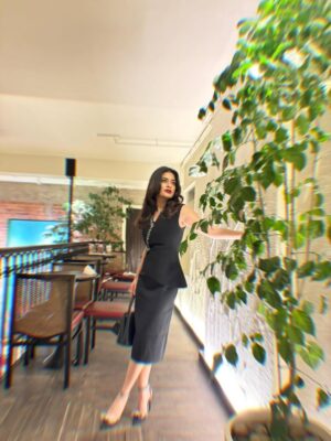 Mondera Chakroborty Instagram - Eat,laugh,and love with the best company ❤️💫
#peace #dinnertime #outing #lifeisgood #mondera 💫💫💫