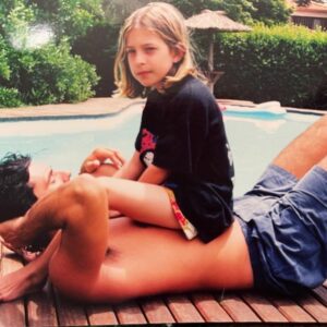 Mónica Ayos Instagram - 🎂👑Feliz cumpleaños ayer, hoy y siempre amor nuestro♥️👑. Que la vida nos siga sorprendiendo con mas sueños cumplidos y felices por el mundo. Que todo el esfuerzo de lo construido nos siga abrazando amorosamente 🙏🏻♥️. Te amo @diegooliveraok ❤️‍🔥🎁🌎🌏🌍🗺️👑