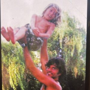 Mónica Ayos Instagram - 🎂👑Feliz cumpleaños ayer, hoy y siempre amor nuestro♥️👑. Que la vida nos siga sorprendiendo con mas sueños cumplidos y felices por el mundo. Que todo el esfuerzo de lo construido nos siga abrazando amorosamente 🙏🏻♥️. Te amo @diegooliveraok ❤️‍🔥🎁🌎🌏🌍🗺️👑