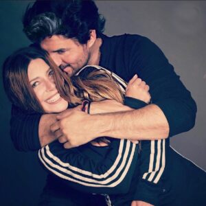Mónica Ayos Instagram - 🎂👑Feliz cumpleaños ayer, hoy y siempre amor nuestro♥️👑. Que la vida nos siga sorprendiendo con mas sueños cumplidos y felices por el mundo. Que todo el esfuerzo de lo construido nos siga abrazando amorosamente 🙏🏻♥️. Te amo @diegooliveraok ❤️‍🔥🎁🌎🌏🌍🗺️👑