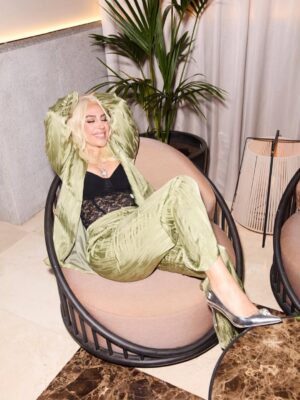 Mónica Naranjo Instagram - Enero!!❤️❤️❤️
Amores!! ¿¡Cómo lleváis el 2026!?🥰🥰🥰

💄 @mateo.makeup 
📸 @salvamuste 
——
💎 @viddajewelry 
👗 @almaenpenashoes 
👠 @kurtgeiger @viacomunicacion

www.monicanaranjo.com