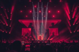 Mónica Naranjo Instagram - Y Europa…❤️‍🔥❤️‍🔥❤️‍🔥

📸: @daniel_cruz_foto 
💡: @caco.garcia 
🎤: @greatesthitstour 

#monicanaranjo #greatesthitstour #mónicanaranjo