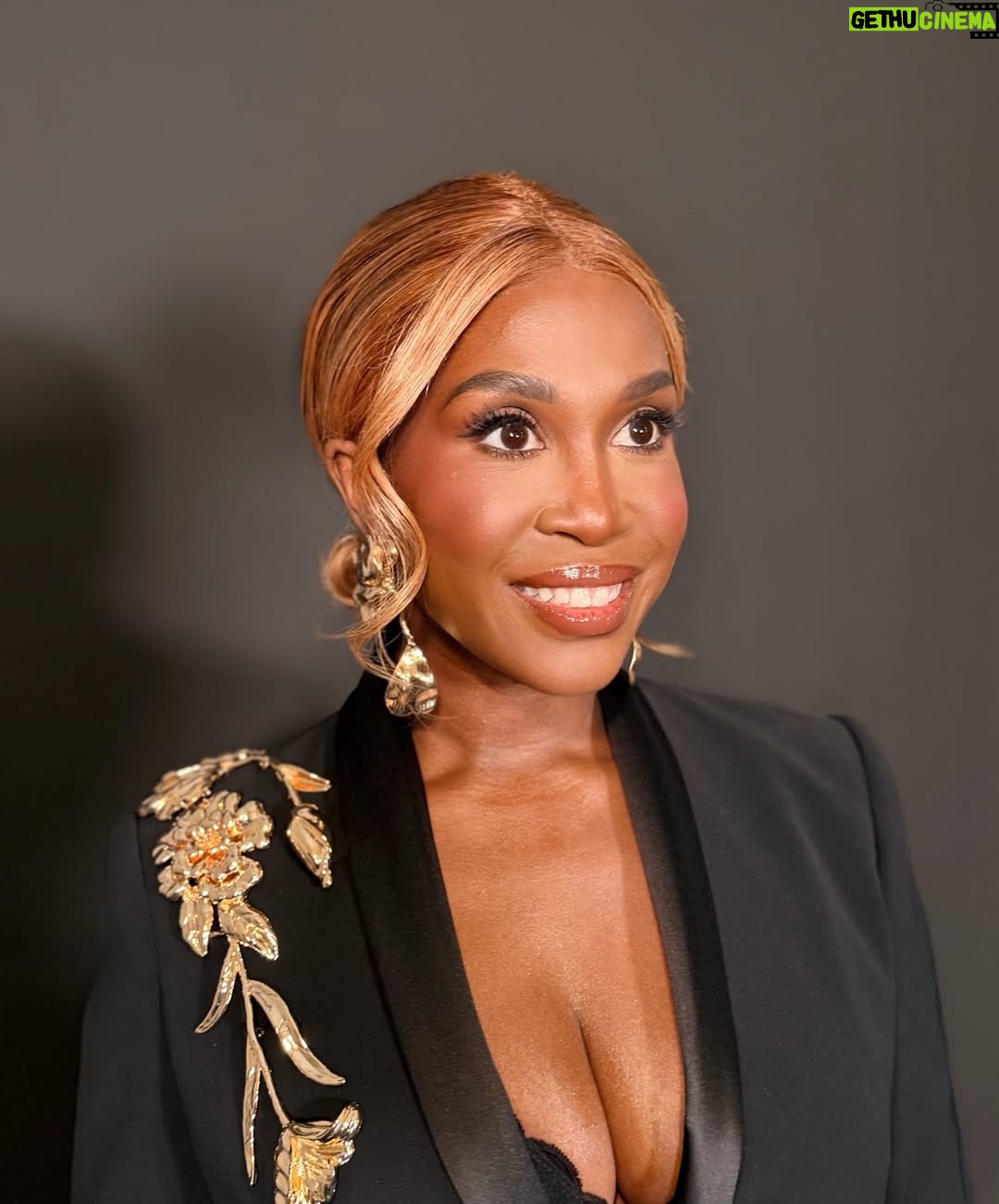 Motsi Mabuse - 8.7K Likes - Show 4 von Let’s Dance und die Stimmung wird immer intensiver.
Man merkt jetzt wirklich, wer wächst, wer kämpft und wer alles auf der Tanzfläche lässt.

Ich liebe diese Phase der Staffel ❤️

Also jetzt seid ihr dran!
Welcher Tanz hat euch heute Abend am meisten begeistert?

Schreibt es in die Kommentare.

#letsdance #show4 #tanzliebe #dance