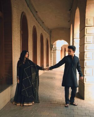 Mugdha Chaphekar Instagram - Some stories aren’t spoken… they’re simply lived in quiet glances and chai 🖤✨

Styling & Concept: @styleitupbyaashna
Photography: @yellowflower_photography_
Hair & Makeup: @makeupmissile

Krishna in @laganwedding 
Footwear: @themadrastrunk

Mugdha in @the_nud_official @sparklingbonds 
Jewellery: @styleitupstudio

#IndianAesthetic #black #pranbir #kumkumbhagya #BazaarVibes explore vintage