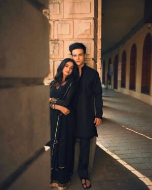 Mugdha Chaphekar Instagram - Some stories aren’t spoken… they’re simply lived in quiet glances and chai 🖤✨

Styling & Concept: @styleitupbyaashna
Photography: @yellowflower_photography_
Hair & Makeup: @makeupmissile

Krishna in @laganwedding 
Footwear: @themadrastrunk

Mugdha in @the_nud_official @sparklingbonds 
Jewellery: @styleitupstudio

#IndianAesthetic #black #pranbir #kumkumbhagya #BazaarVibes explore vintage