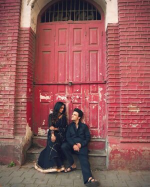 Mugdha Chaphekar Instagram - Some stories aren’t spoken… they’re simply lived in quiet glances and chai 🖤✨

Styling & Concept: @styleitupbyaashna
Photography: @yellowflower_photography_
Hair & Makeup: @makeupmissile

Krishna in @laganwedding 
Footwear: @themadrastrunk

Mugdha in @the_nud_official @sparklingbonds 
Jewellery: @styleitupstudio

#IndianAesthetic #black #pranbir #kumkumbhagya #BazaarVibes explore vintage