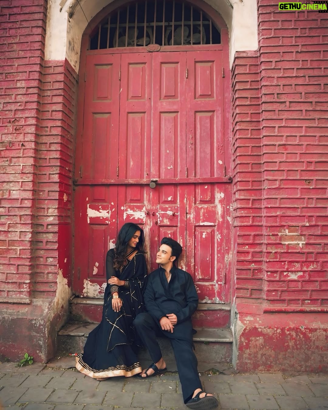 Mugdha Chaphekar - 166K Likes - Some stories aren’t spoken… they’re simply lived in quiet glances and chai 🖤✨

Styling & Concept: @styleitupbyaashna
Photography: @yellowflower_photography_
Hair & Makeup: @makeupmissile

Krishna in @laganwedding 
Footwear: @themadrastrunk

Mugdha in @the_nud_official @sparklingbonds 
Jewellery: @styleitupstudio

#IndianAesthetic #black #pranbir #kumkumbhagya #BazaarVibes explore vintage