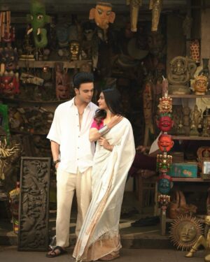 Mugdha Chaphekar Instagram - A little chaos of the bazaar, a lot of calm in each other 🤍✨

Styling & Concept: @styleitupbyaashna
Photography: @yellowflower_photography_
Hair & Makeup: @makeupmissile

Krishna in @tanoti.in
Footwear: @themadrastrunk

Mugdha in @indianweddingsaree
Jewellery: @styleitupstudio

#Pranbir #IndianAesthetic #SareeLove #BazaarVibes #kumkumbhagya