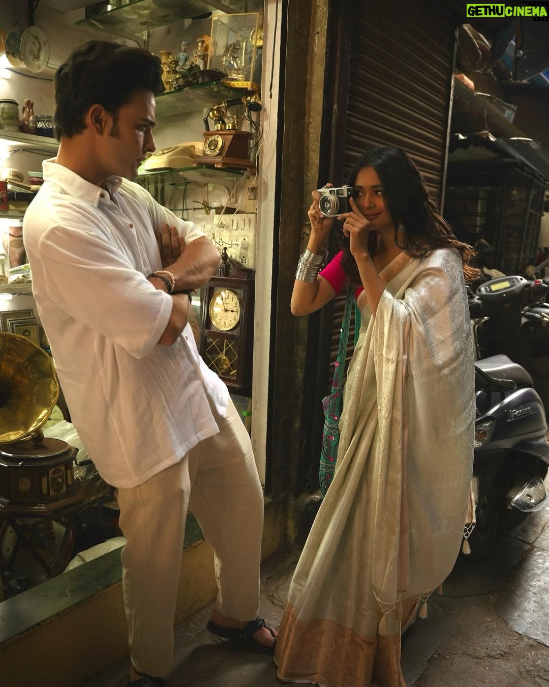 Mugdha Chaphekar - 294.3K Likes - A little chaos of the bazaar, a lot of calm in each other 🤍✨

Styling & Concept: @styleitupbyaashna
Photography: @yellowflower_photography_
Hair & Makeup: @makeupmissile

Krishna in @tanoti.in
Footwear: @themadrastrunk

Mugdha in @indianweddingsaree
Jewellery: @styleitupstudio

#Pranbir #IndianAesthetic #SareeLove #BazaarVibes #kumkumbhagya