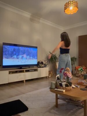 Müjde Uzman Instagram - Show must go on

#reklam
