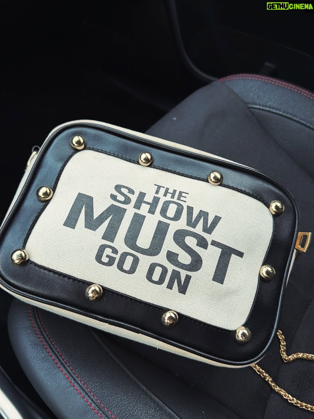 Müjde Uzman - 53.3K Likes - Show must go on

#reklam