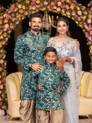 Myna Nandhini Instagram - உன்னோடு நானும் ❤️❤️❤️❤️❤️ #love #foryou #forever #lovestory

Decor - @zigzagdecors
Dress - @thorkal_couture
Makeup - @jeevithamakeupartistry
Jewels - @nacjewellers
Photography - @oncemore.photography 
Hairstylist - @mani_stylist_
Saree drapist - @pleats_drapes
Location - @vgpheritagevenues