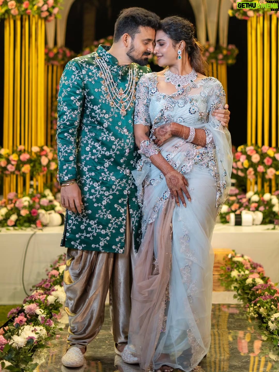 Myna Nandhini - 226.6K Likes - உன்னோடு நானும் ❤️❤️❤️❤️❤️ #love #foryou #forever #lovestory

Decor - @zigzagdecors
Dress - @thorkal_couture
Makeup - @jeevithamakeupartistry
Jewels - @nacjewellers
Photography - @oncemore.photography 
Hairstylist - @mani_stylist_
Saree drapist - @pleats_drapes
Location - @vgpheritagevenues