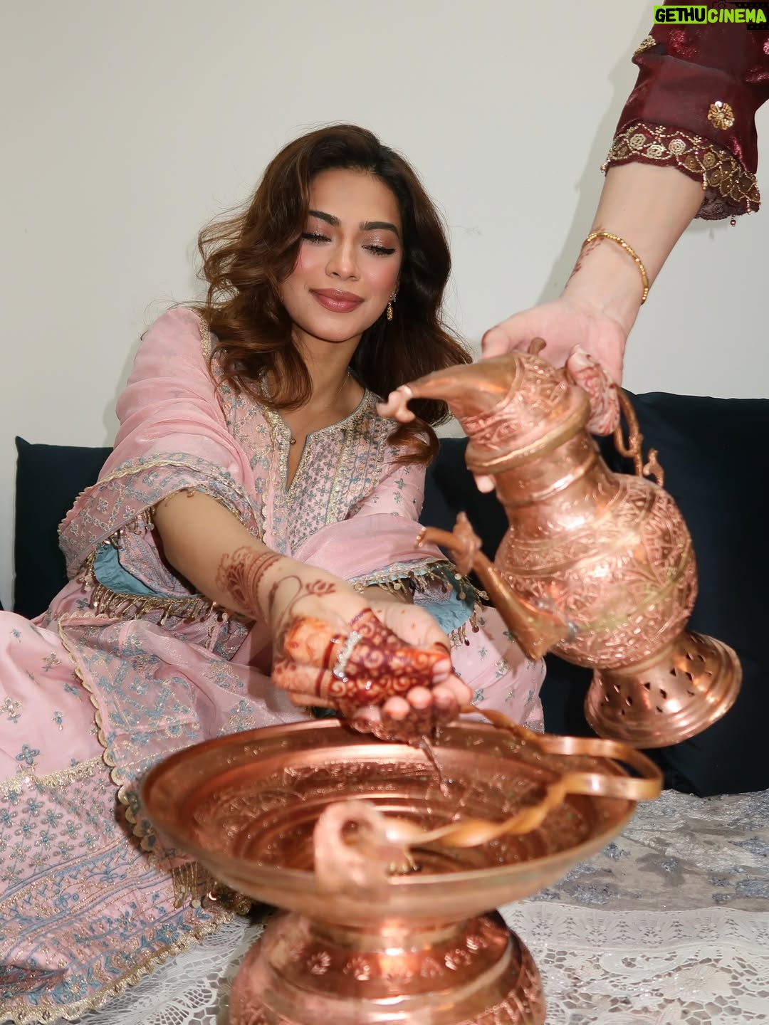 Nagma Mirajkar - 802.8K Likes - wazwan, noon chai & eid vibes only 🌙💗🌸🤲🏻

nagma’s outfit: @shopmulmul 
farrhana’s outfit: @petalsnx and jewellery: @adan_creation_

#farrhanabhatt #farrhanarebellions
