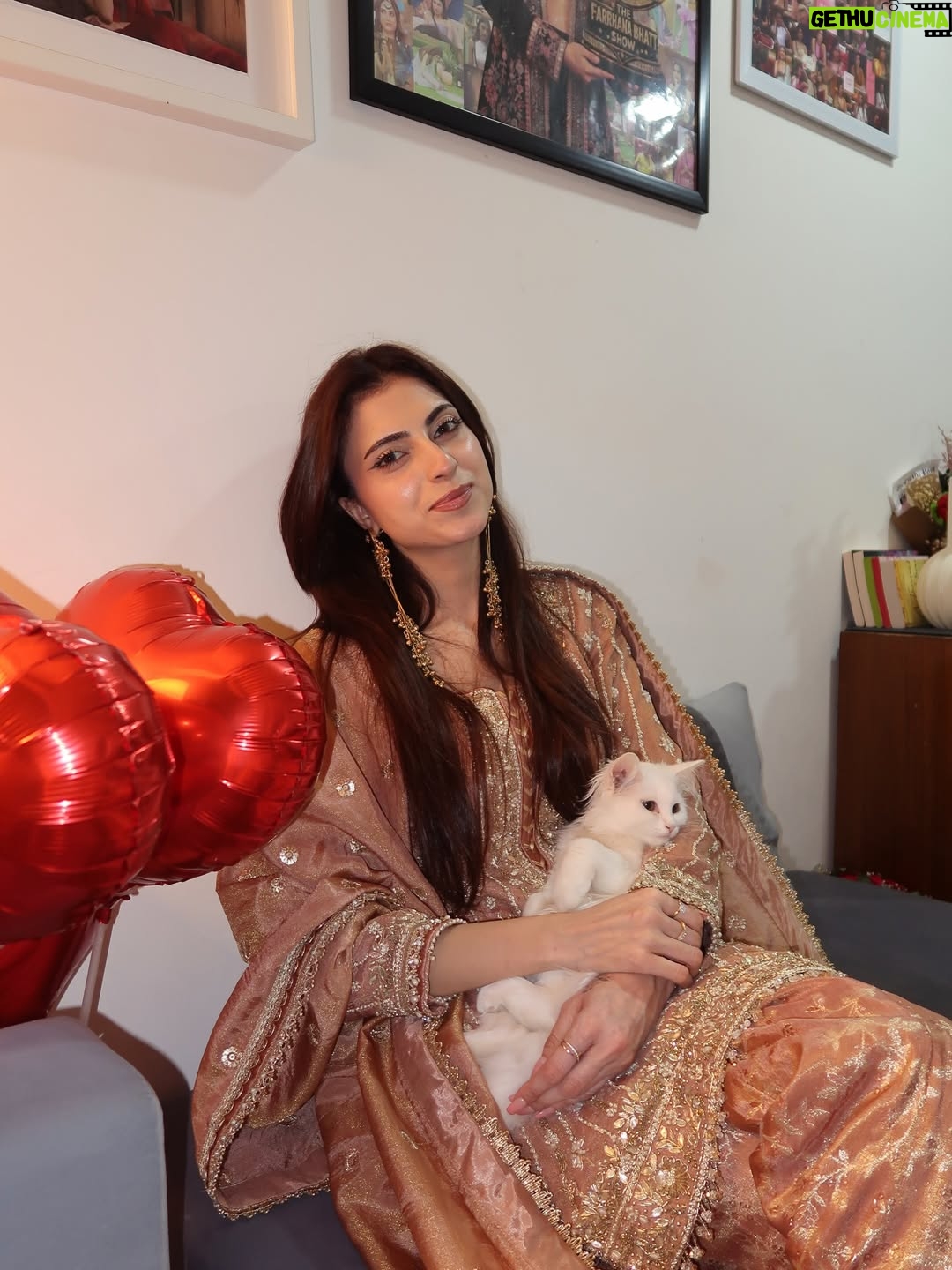 Nagma Mirajkar - 802.8K Likes - wazwan, noon chai & eid vibes only 🌙💗🌸🤲🏻

nagma’s outfit: @shopmulmul 
farrhana’s outfit: @petalsnx and jewellery: @adan_creation_

#farrhanabhatt #farrhanarebellions