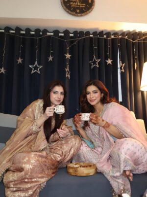 Nagma Mirajkar Instagram - wazwan, noon chai & eid vibes only 🌙💗🌸🤲🏻

nagma’s outfit: @shopmulmul 
farrhana’s outfit: @petalsnx and jewellery: @adan_creation_

#farrhanabhatt #farrhanarebellions