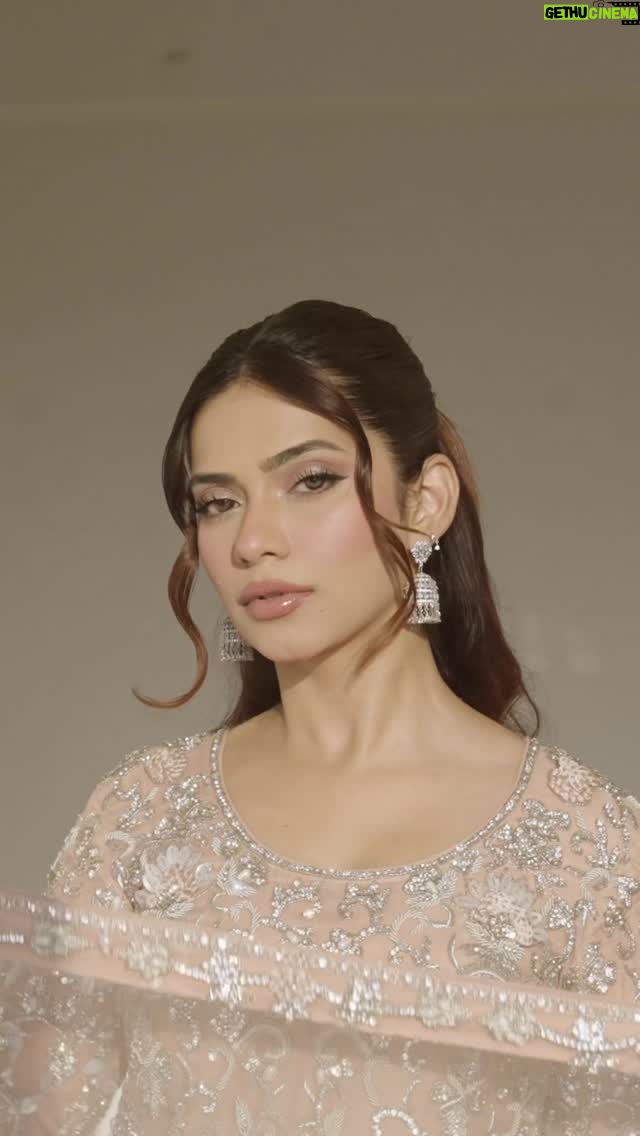 Nagma Mirajkar - 439.5K Likes - deewana deewana duniya kehne lage 🤍

beautiful dress from @asbaabofficial
